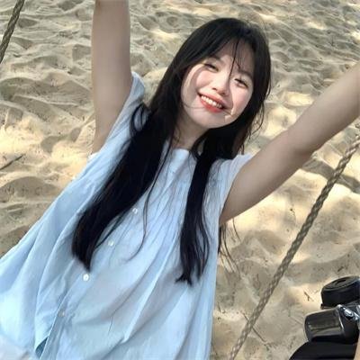沙滩上的夏娃